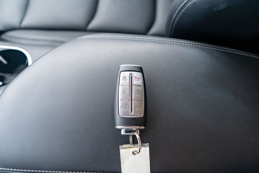 2025 GENESIS GV70 - Image 30