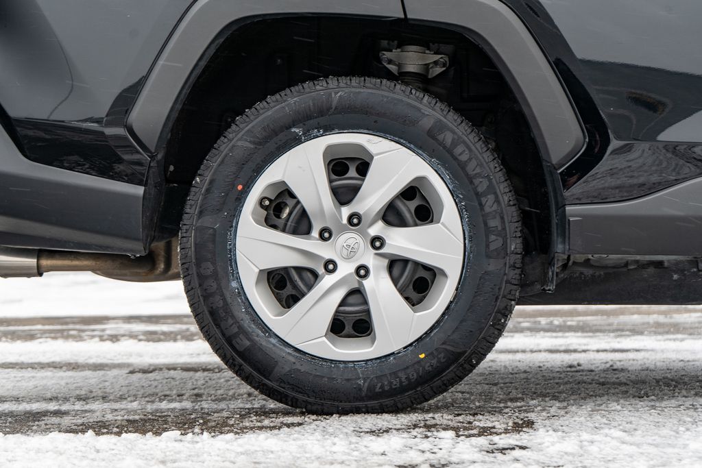 2024 TOYOTA RAV4 - Image 9