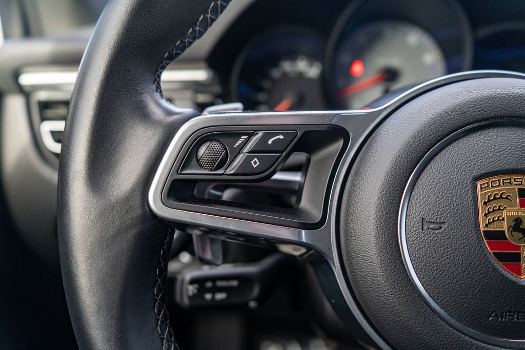 2021 PORSCHE MACAN - Image 22