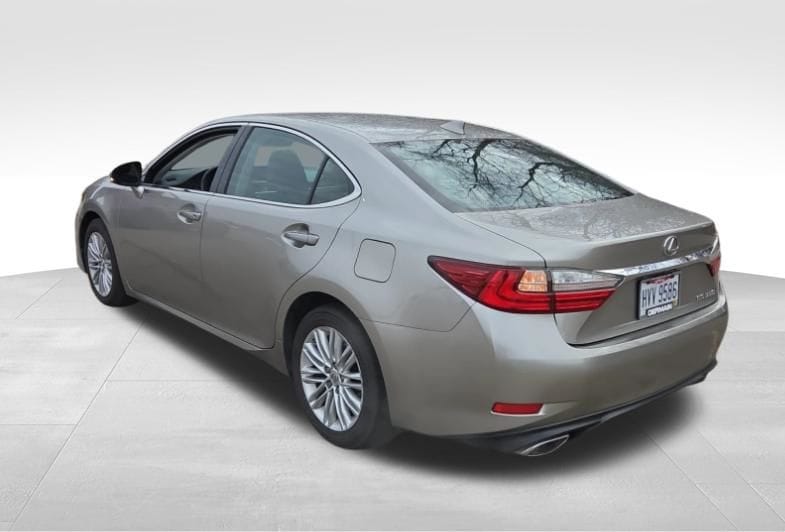 2016 LEXUS ES - Image 2