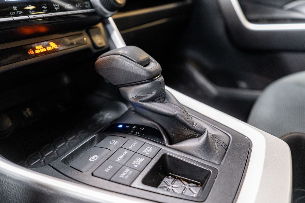 2024 TOYOTA RAV4 - Image 25