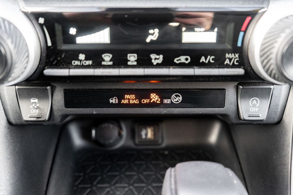 2024 TOYOTA RAV4 - Image 27