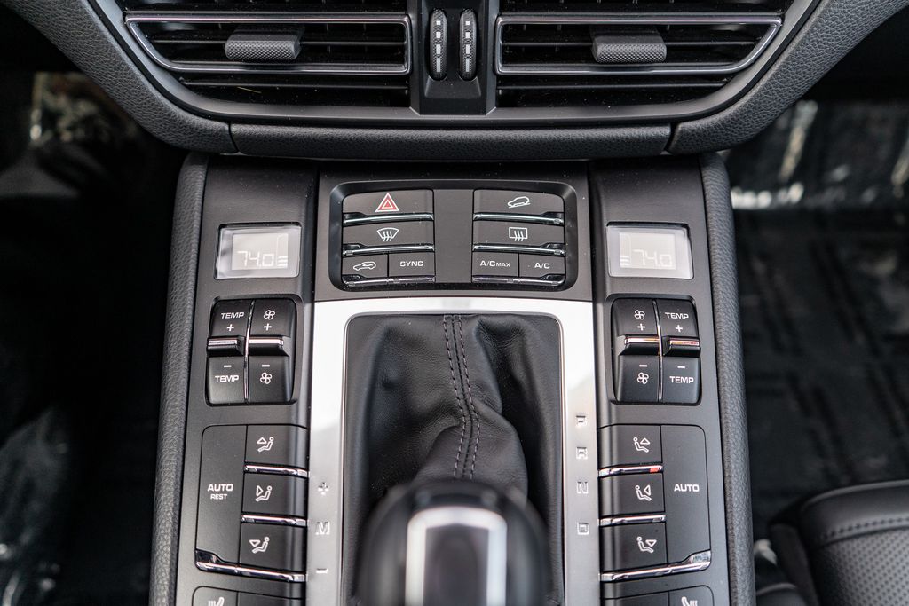 2021 PORSCHE MACAN - Image 28