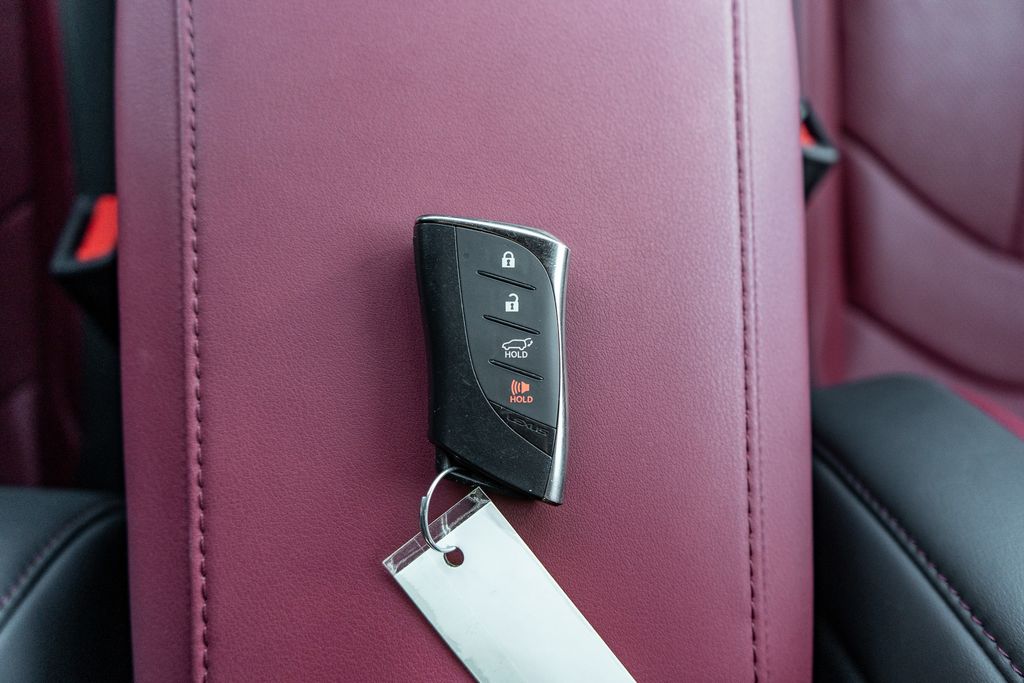 2024 LEXUS RX - Image 30