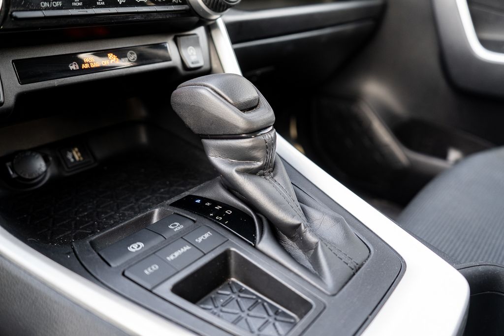 2024 TOYOTA RAV4 - Image 25