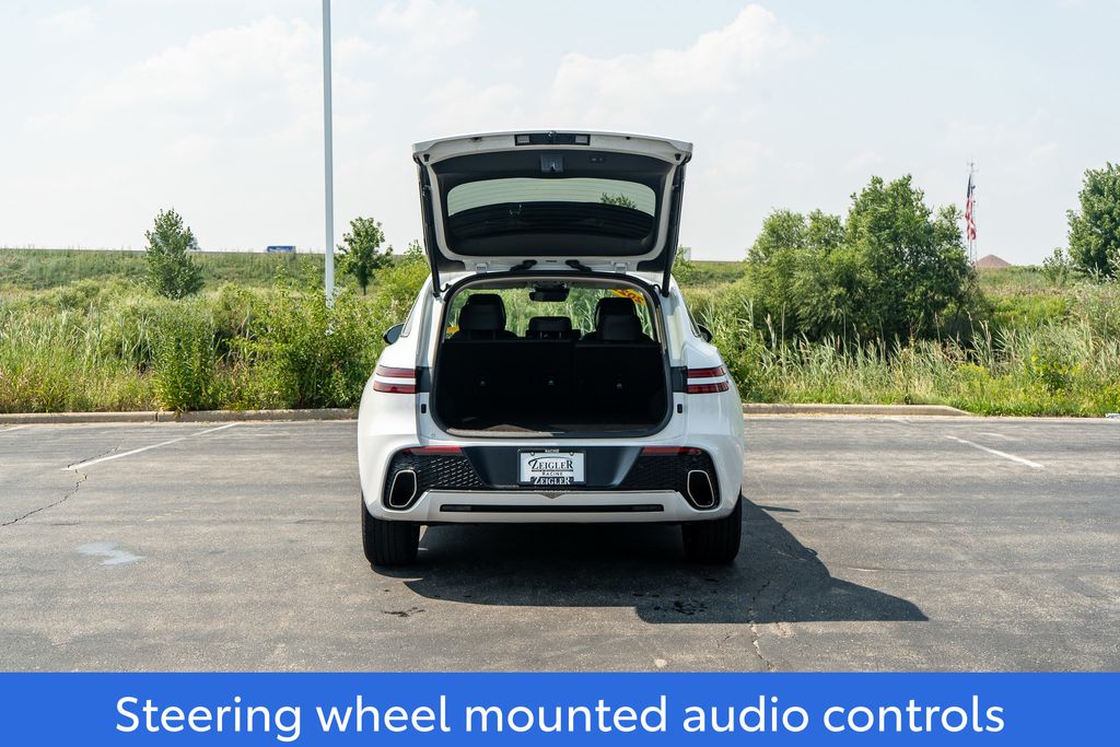 2025 GENESIS GV70 - Image 10