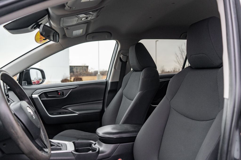2021 TOYOTA RAV4 - Image 19
