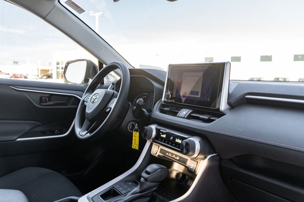 2024 TOYOTA RAV4 - Image 11