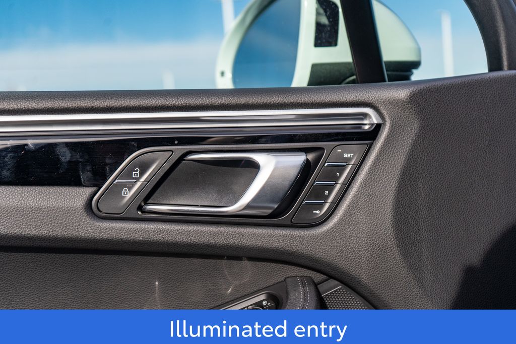 2021 PORSCHE MACAN - Image 18