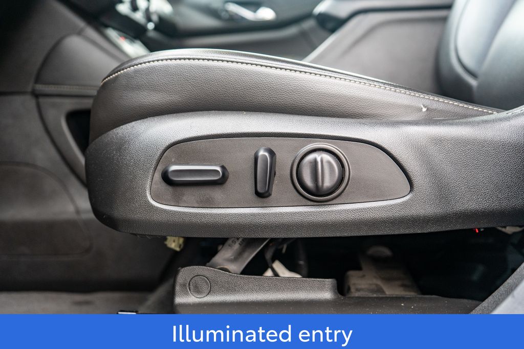 2023 GMC ACADIA - Image 21