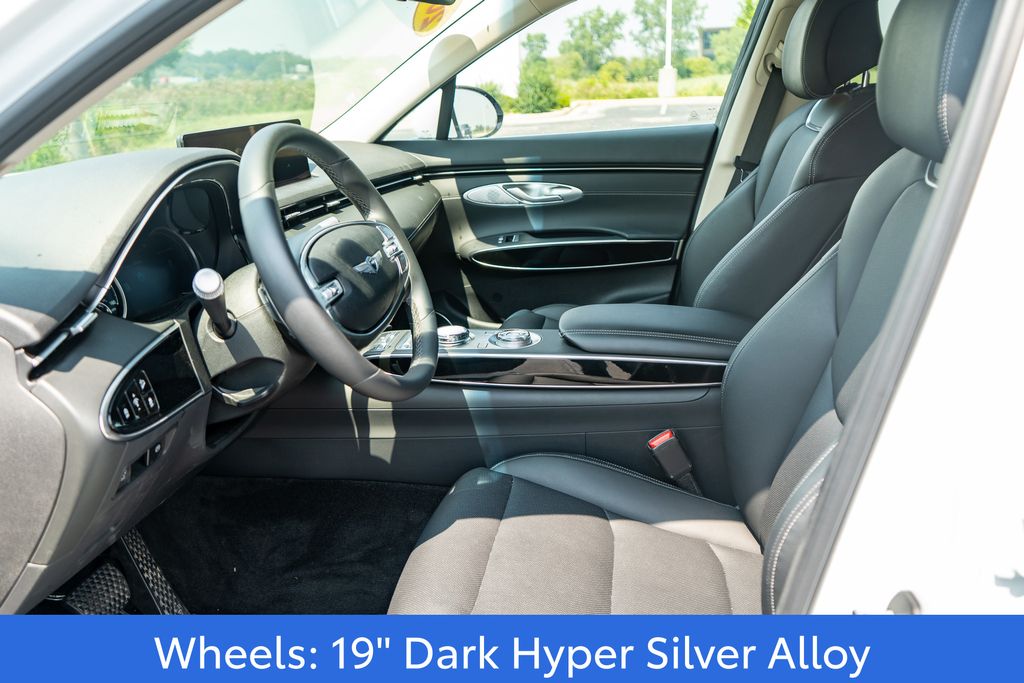 2025 GENESIS GV70 - Image 18