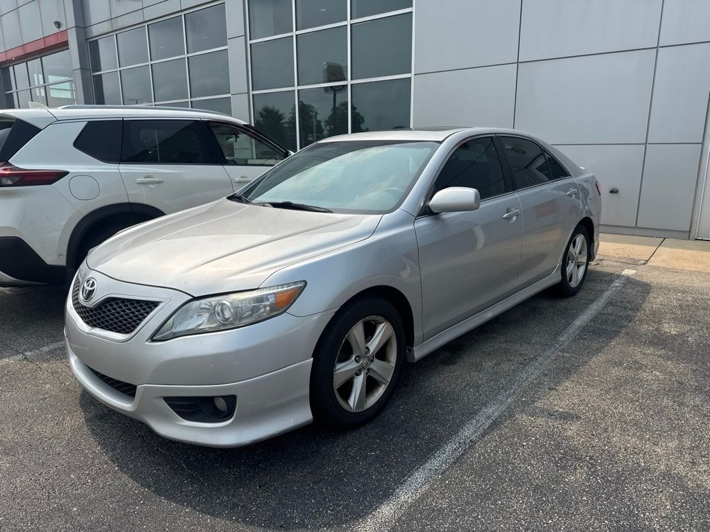 Used 2011 Toyota Camry SE Sedan