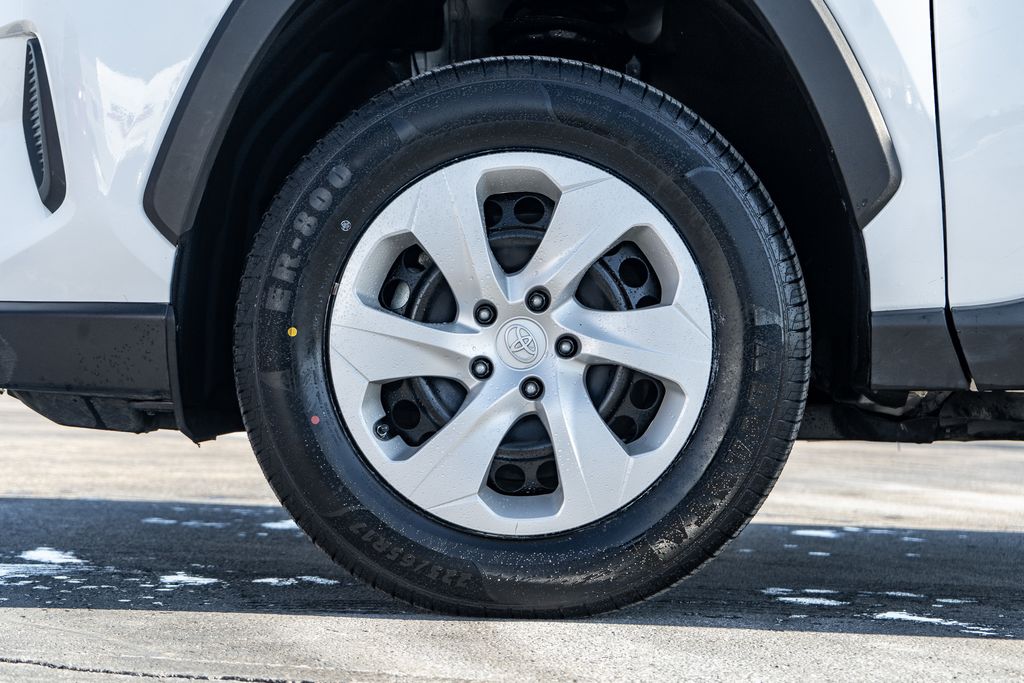 2024 TOYOTA RAV4 - Image 9