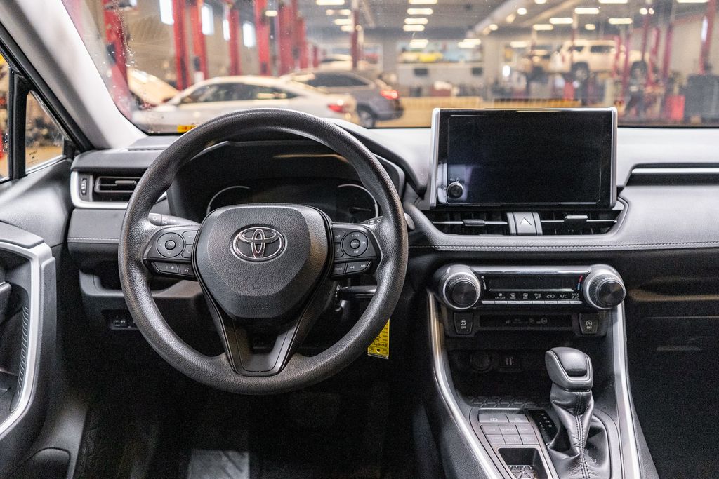 2024 TOYOTA RAV4 - Image 15
