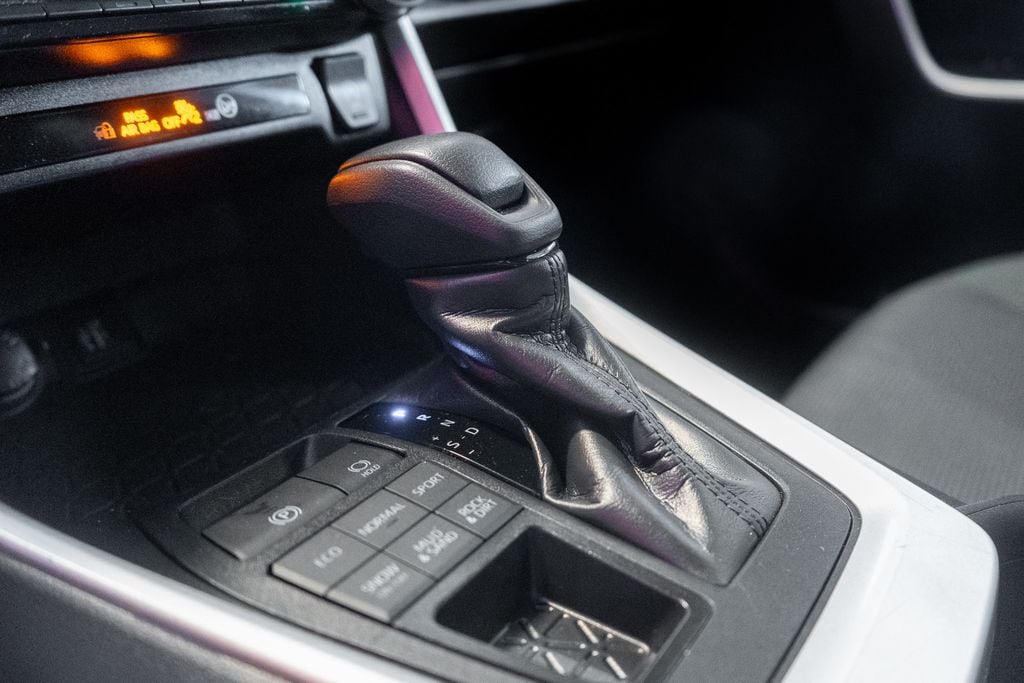 2024 TOYOTA RAV4 - Image 24