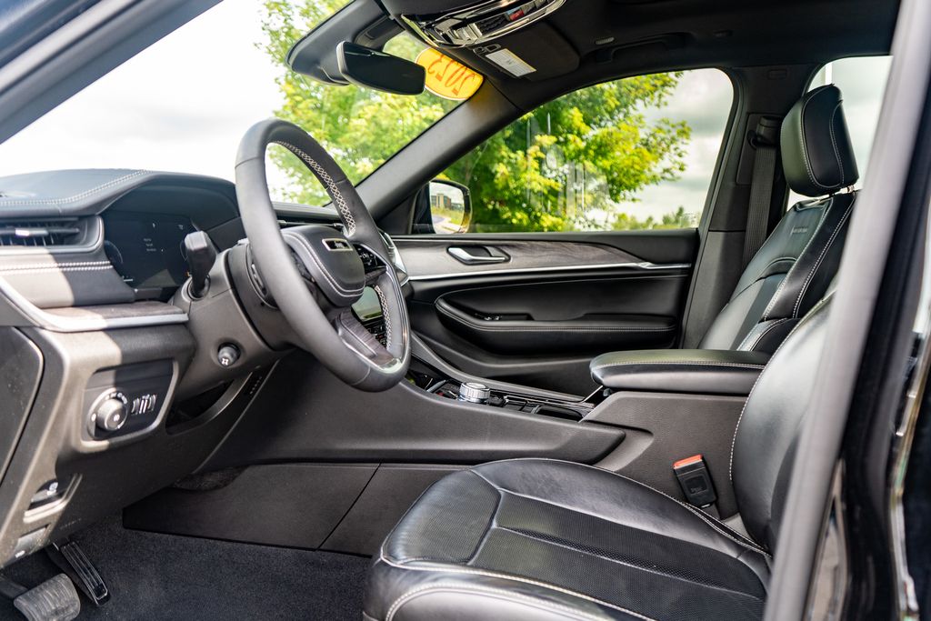 2023 JEEP GRAND CHEROKEE L - Image 19