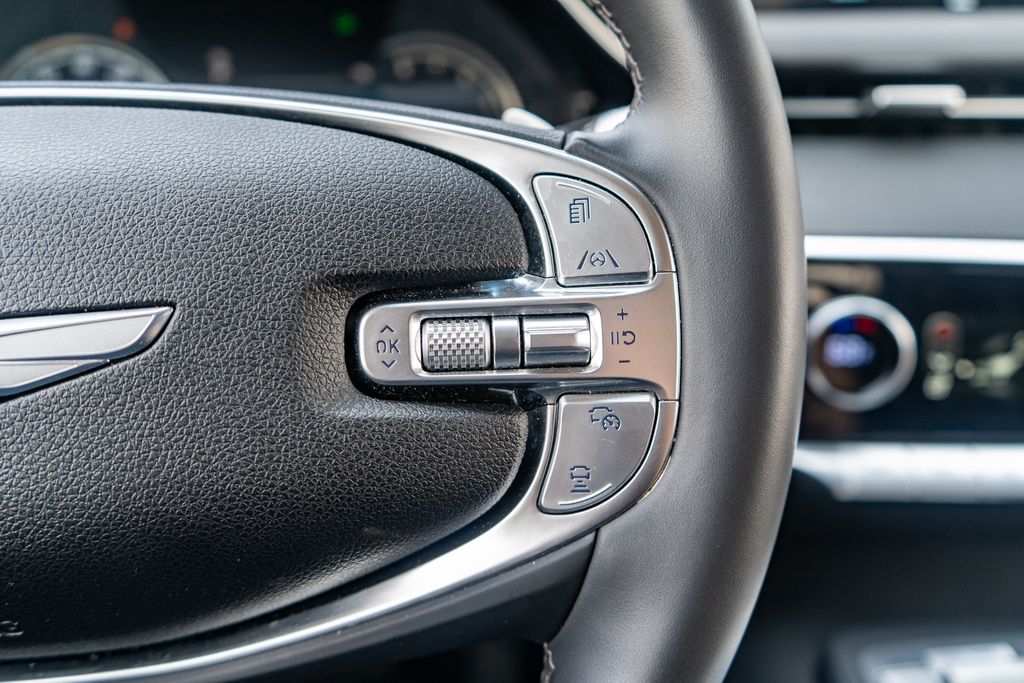 2025 GENESIS GV70 - Image 22