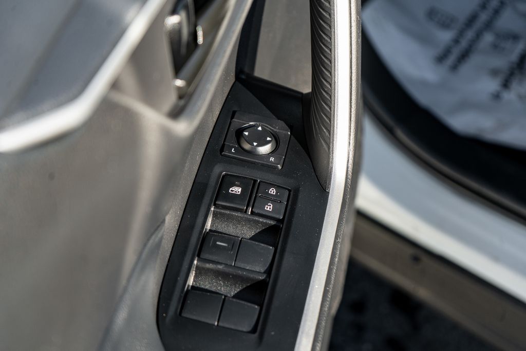 2024 TOYOTA RAV4 - Image 17