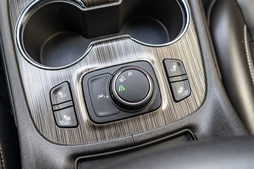 2023 GMC ACADIA - Image 28