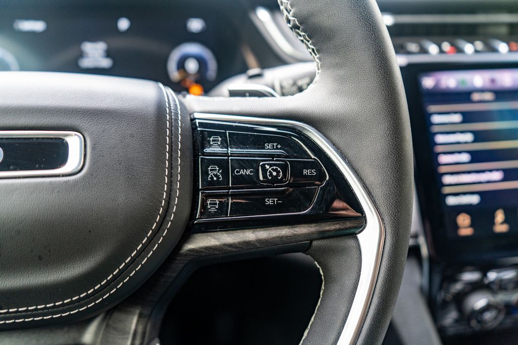 2023 JEEP GRAND CHEROKEE L - Image 23