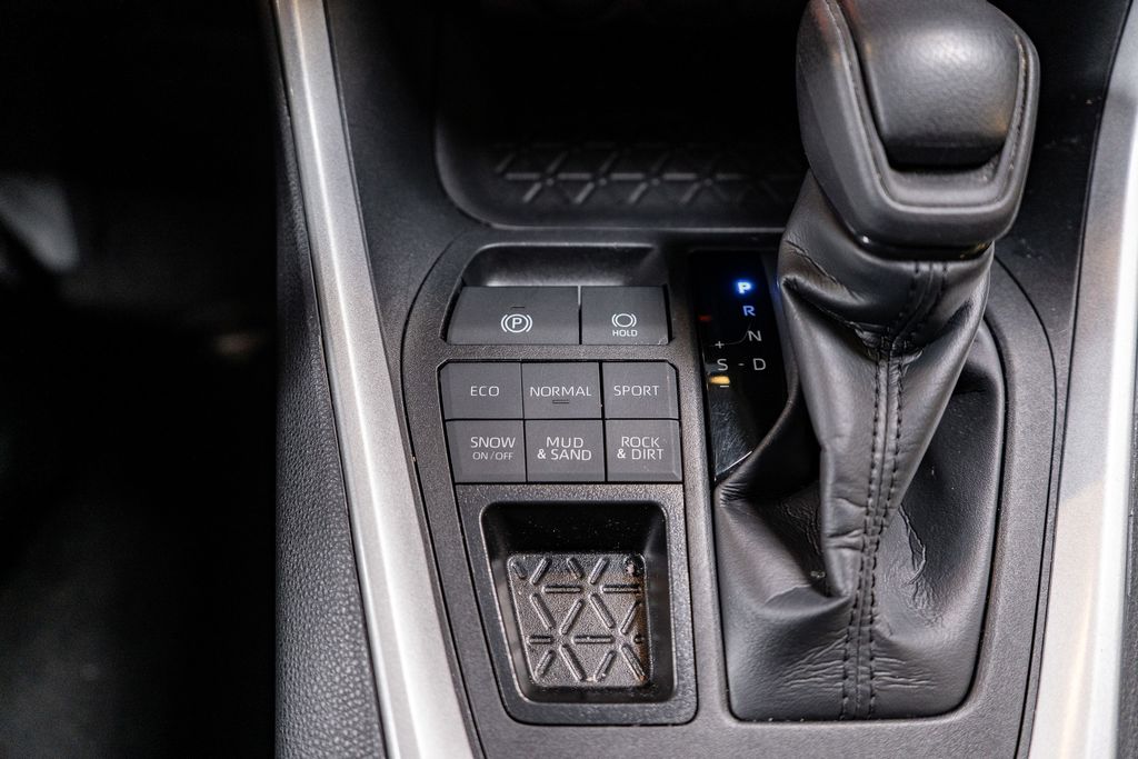 2024 TOYOTA RAV4 - Image 26