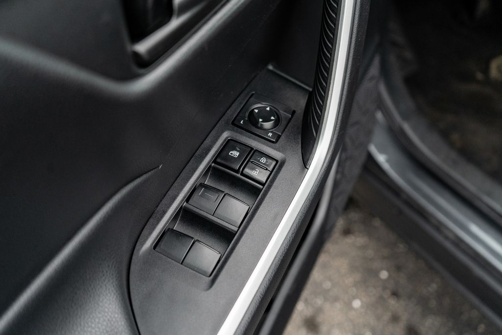 2021 TOYOTA RAV4 - Image 17