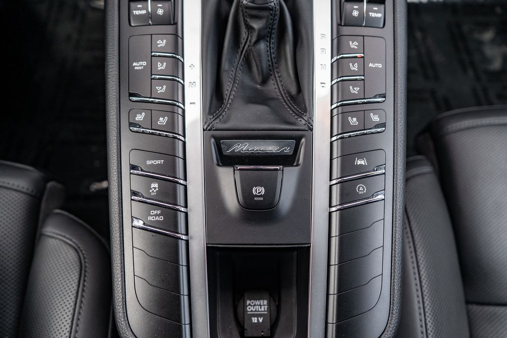 2021 PORSCHE MACAN - Image 26