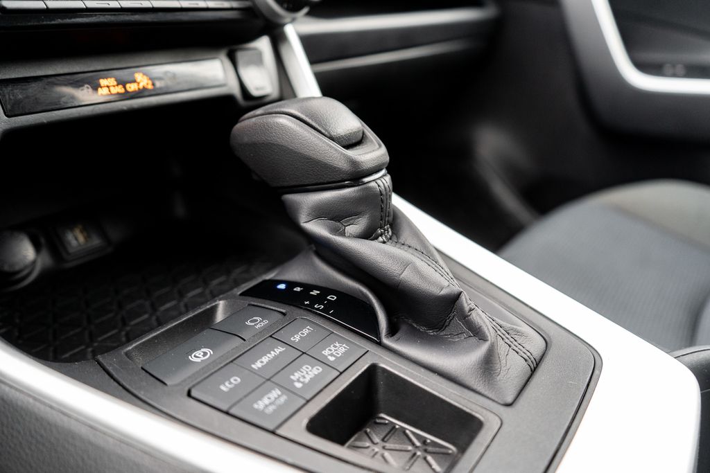 2024 TOYOTA RAV4 - Image 26