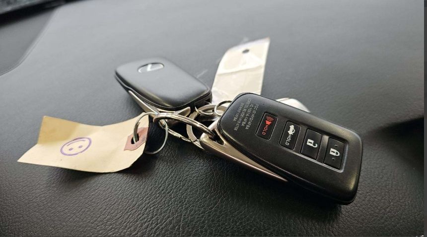 2017 LEXUS ES - Image 12