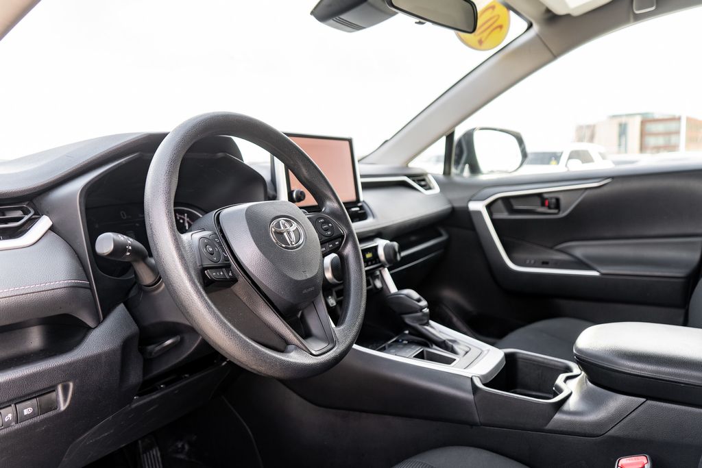2024 TOYOTA RAV4 - Image 17