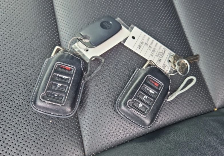 2016 LEXUS ES - Image 13