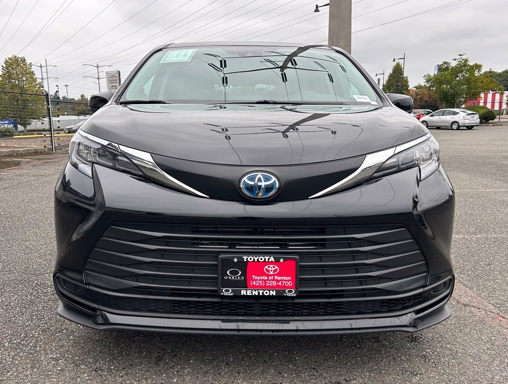 Certified 2024 Toyota Sienna LE Minivan/Van