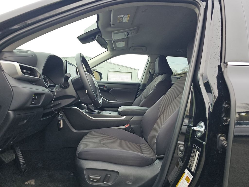 Certified 2025 Toyota Highlander LE SUV