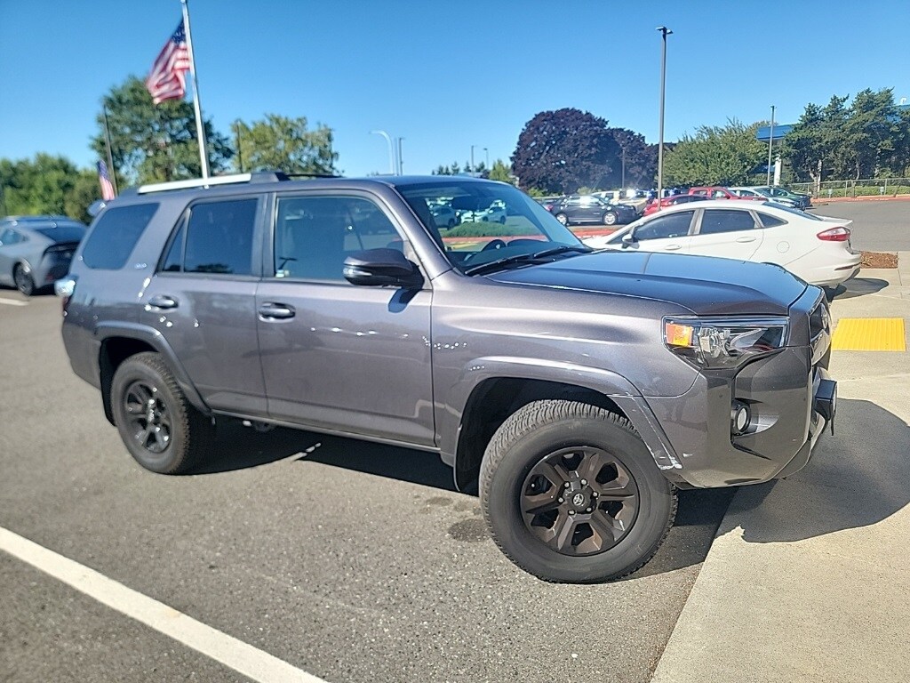 2019 Toyota 4Runner SR5 photo 3