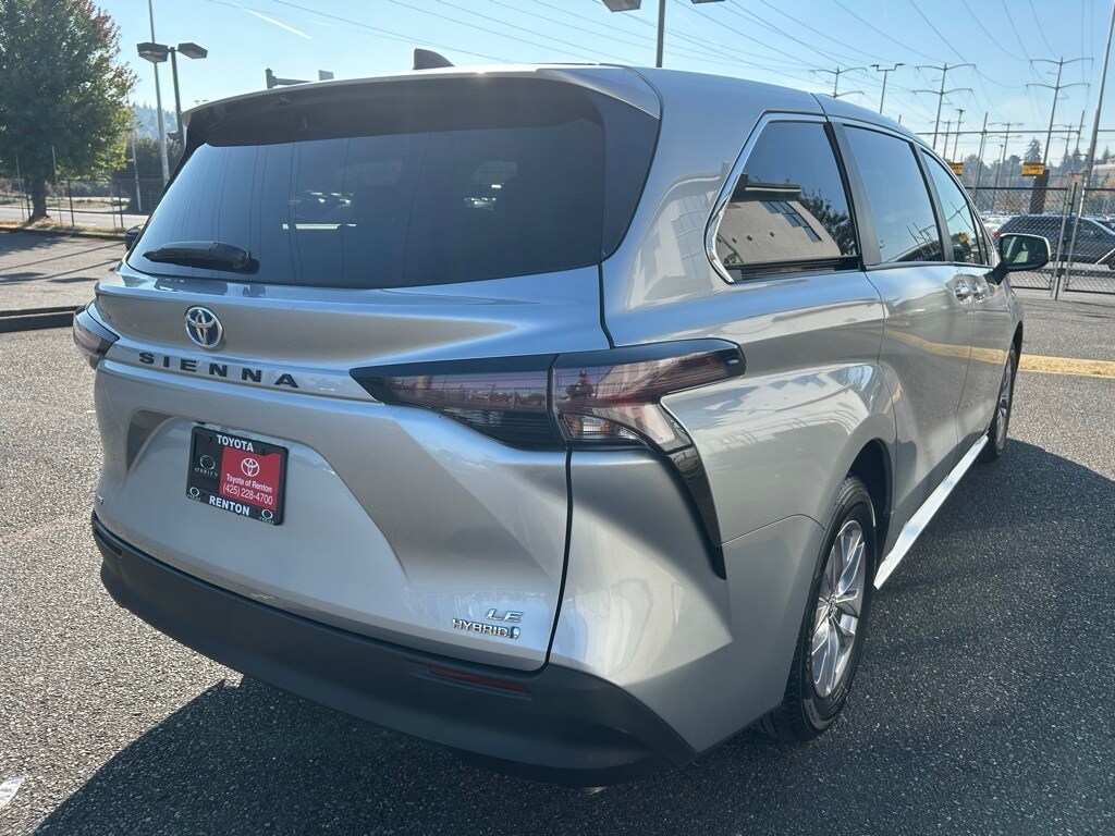2023 Toyota Sienna LE photo 4