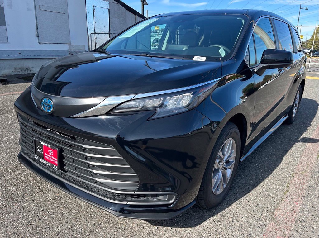 2024 Toyota Sienna LE
