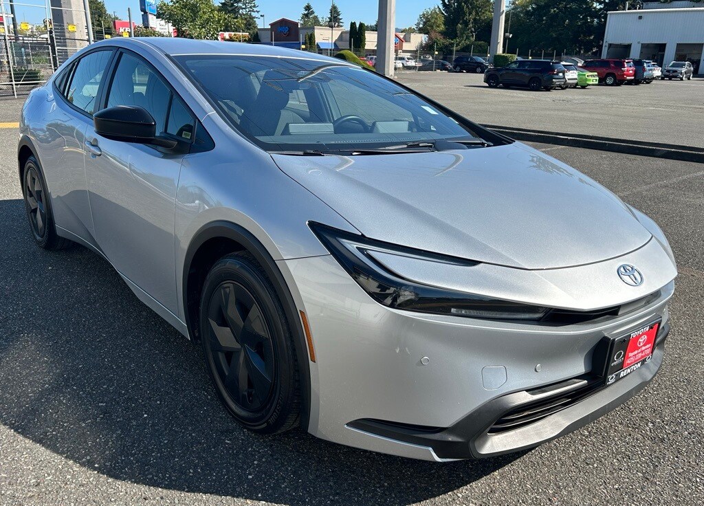 2024 Toyota Prius XLE photo 3