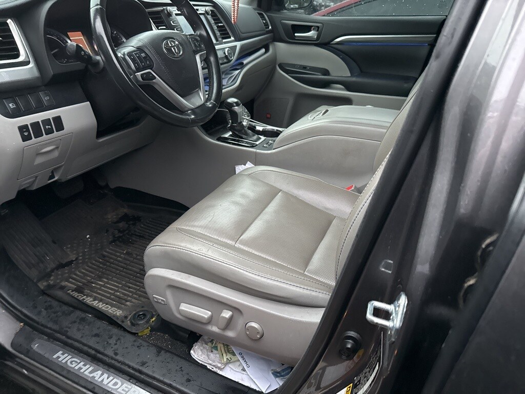 2017 Toyota Highlander Hybrid Limited photo 2