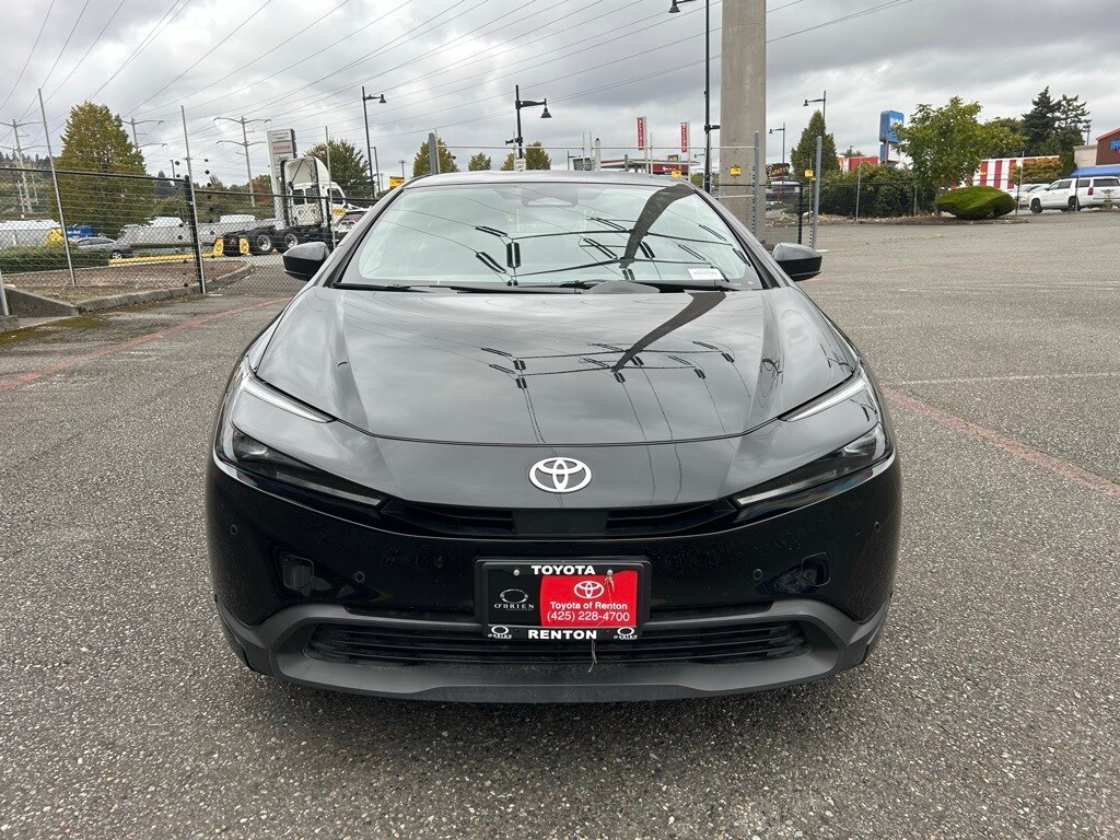 2024 Toyota Prius LE photo 2