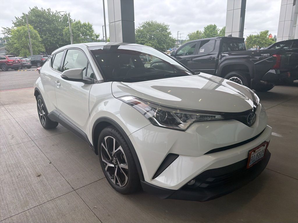 2019 Toyota C-HR Limited's photo