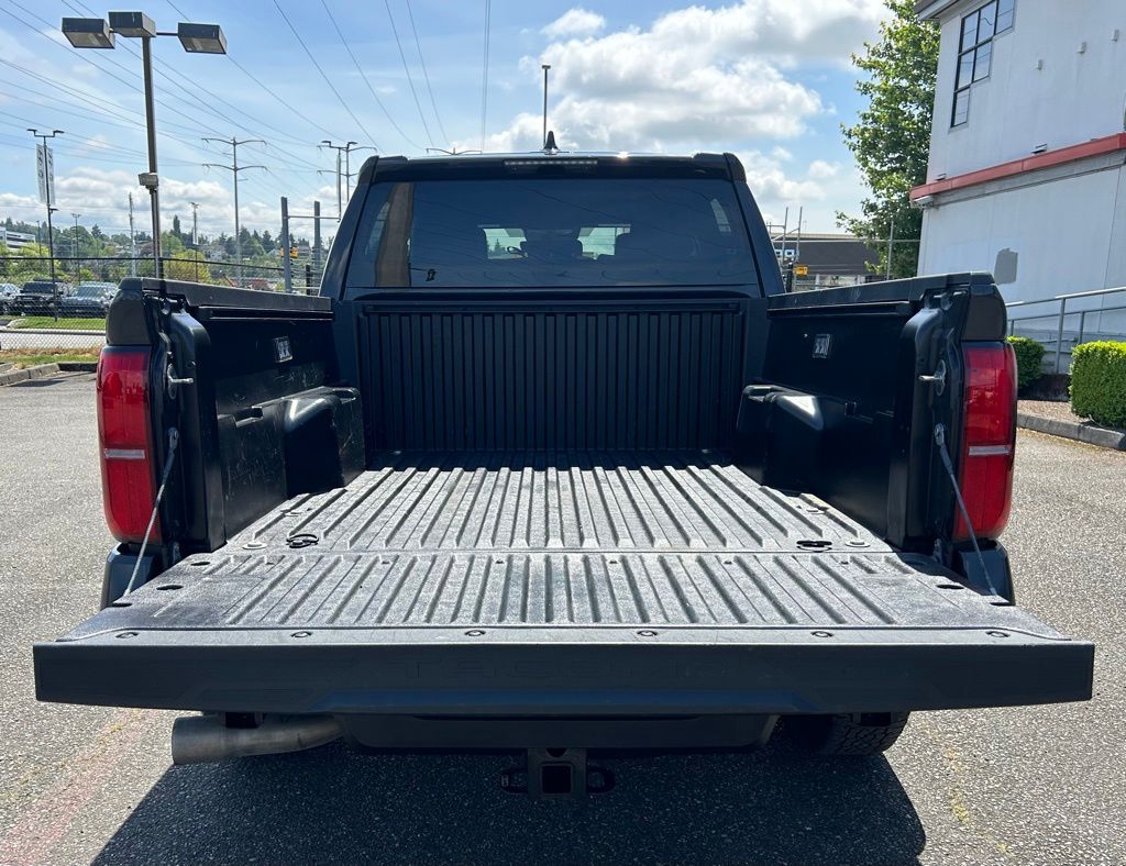 2025 Toyota Tacoma SR5 - Photo 25