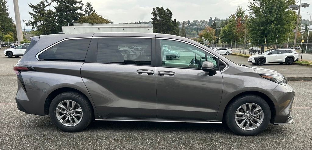 Certified 2024 Toyota Sienna LE Minivan/Van