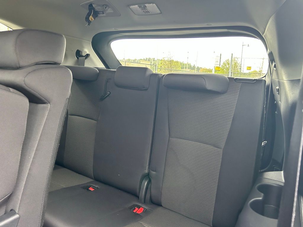 2025 Toyota Highlander LE - Photo 13