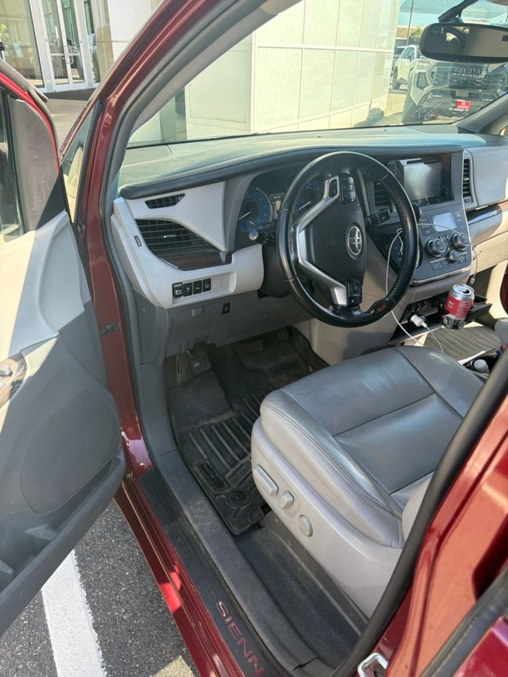 Used 2016 Toyota Sienna XLE Minivan/Van