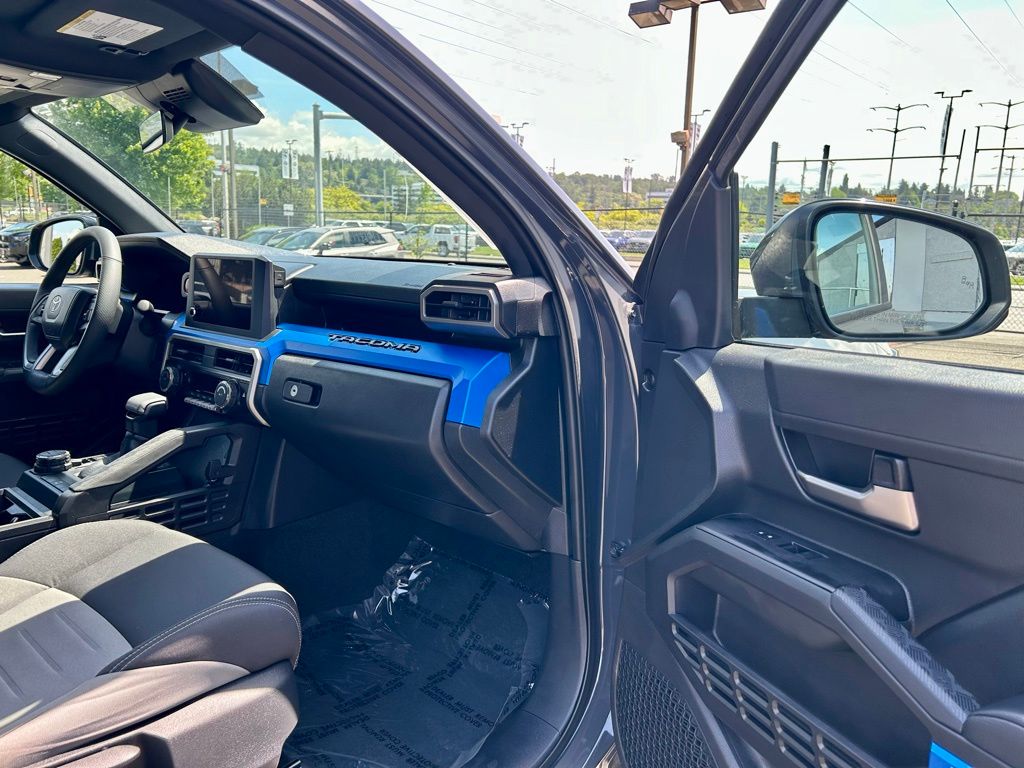 2025 Toyota Tacoma SR5 - Photo 15