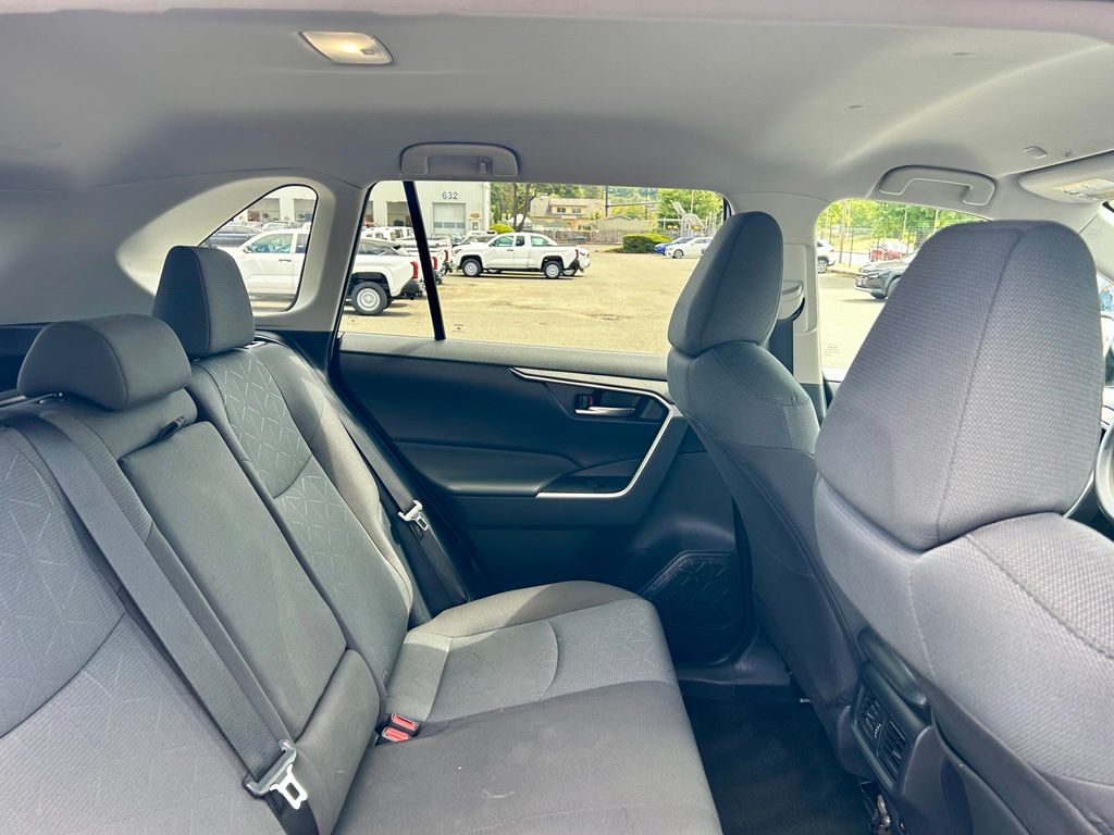 2024 Toyota RAV4 XLE - Photo 14