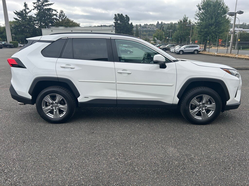 2023 Toyota RAV4 Hybrid LE photo 4