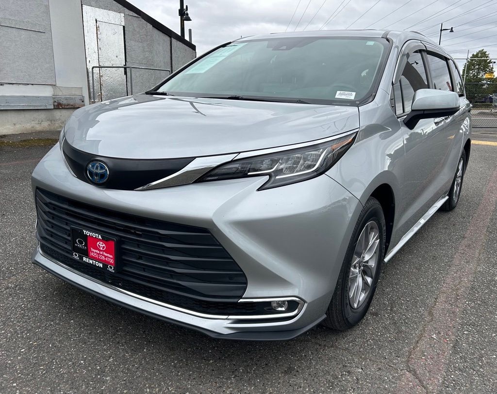 Certified 2022 Toyota Sienna XLE Minivan/Van