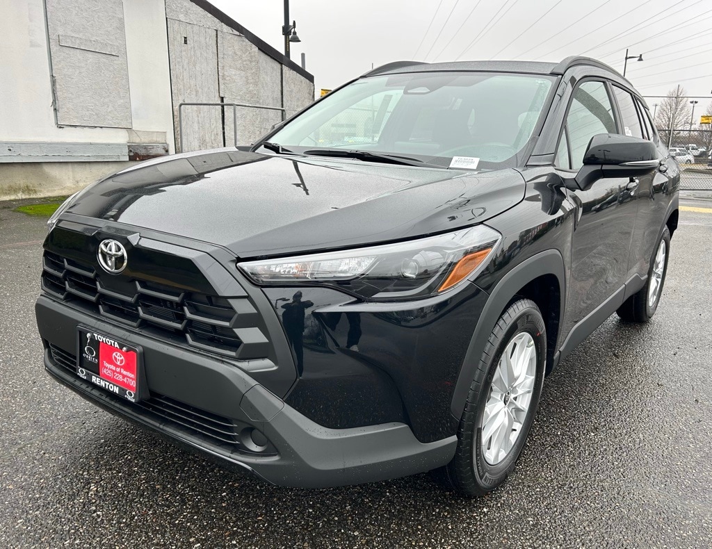 2026 Toyota Corolla Cross LE's photo