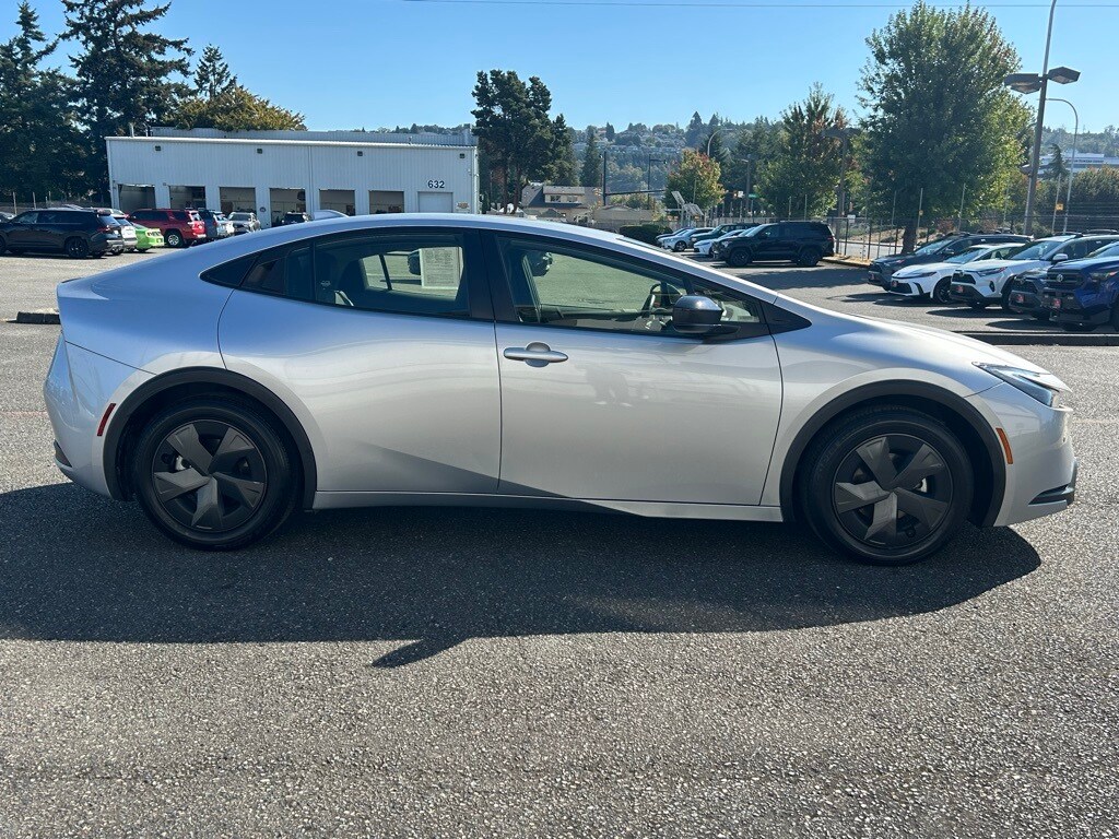 2024 Toyota Prius XLE photo 4